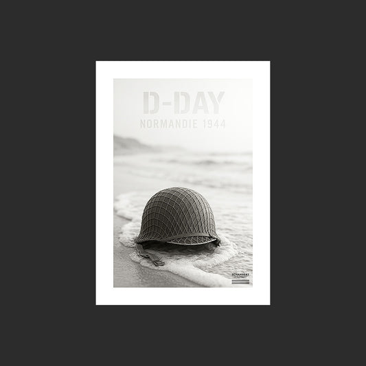 Casque M1 US en noir et blanc | Affiche D-Day Normandie 1944 - Design avec marge blanche.