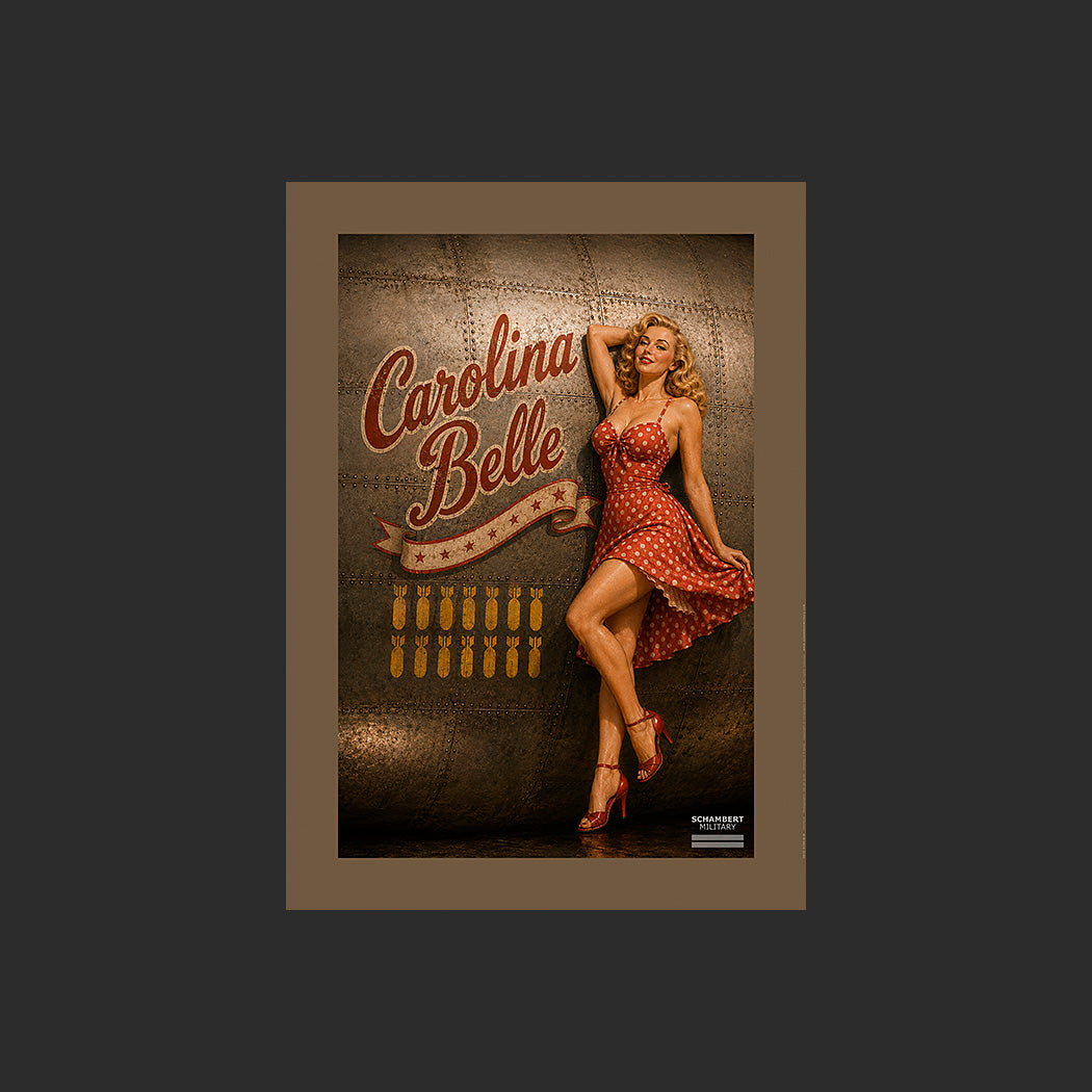 Carolina Belle | Affiche Pin-Up Nose Art années 1940 - Design avec marge couleur.