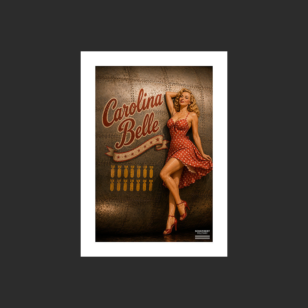 Carolina Belle | Affiche Pin-Up Nose Art années 1940 - Design avec marge blanche.