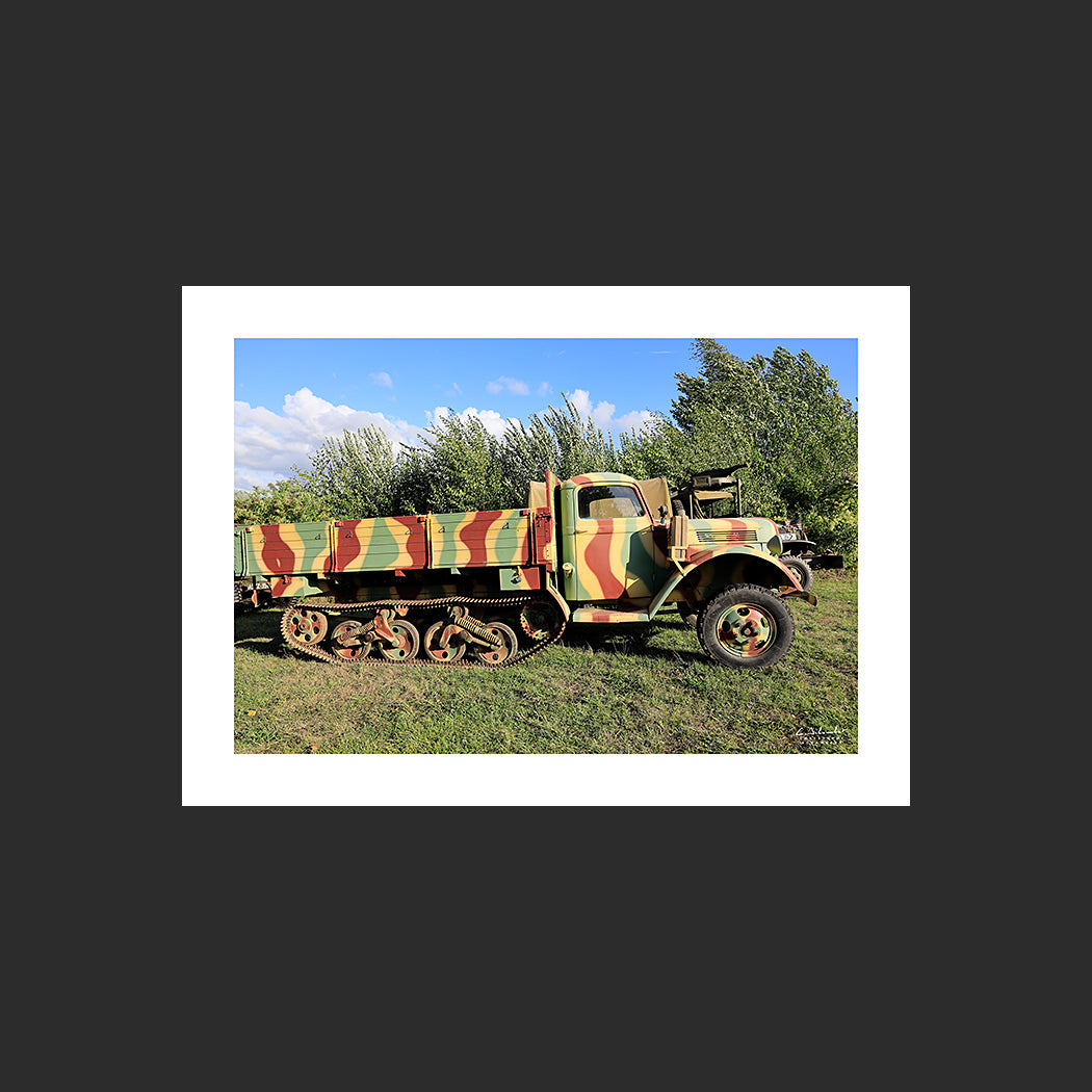 Poster SM0006 Semi-chenillé allemand Maultier SdKfz 3 photographié à Haillicourt, design avec marge blanche.